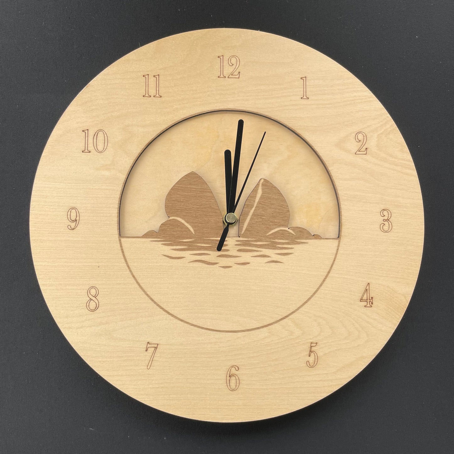 Standard Clock - Split Apple Rock